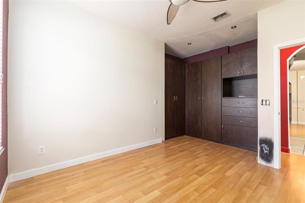 For Sale: $444,900 (3 beds, 2 baths, 1987 Square Feet)