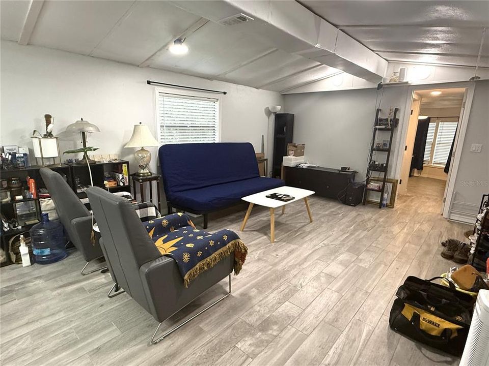 For Rent: $1,400 (2 beds, 2 baths, 720 Square Feet)