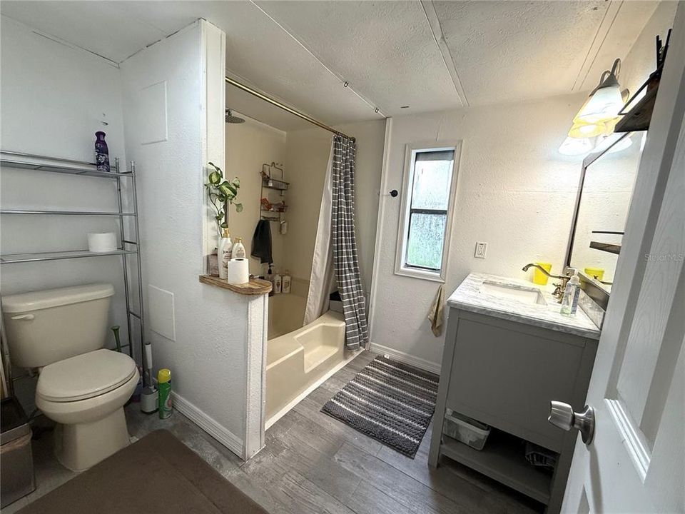 For Rent: $1,400 (2 beds, 2 baths, 720 Square Feet)