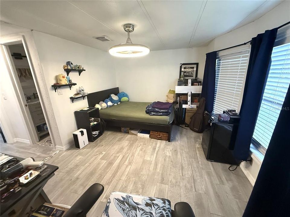 For Rent: $1,400 (2 beds, 2 baths, 720 Square Feet)