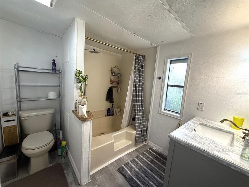 For Rent: $1,400 (2 beds, 2 baths, 720 Square Feet)