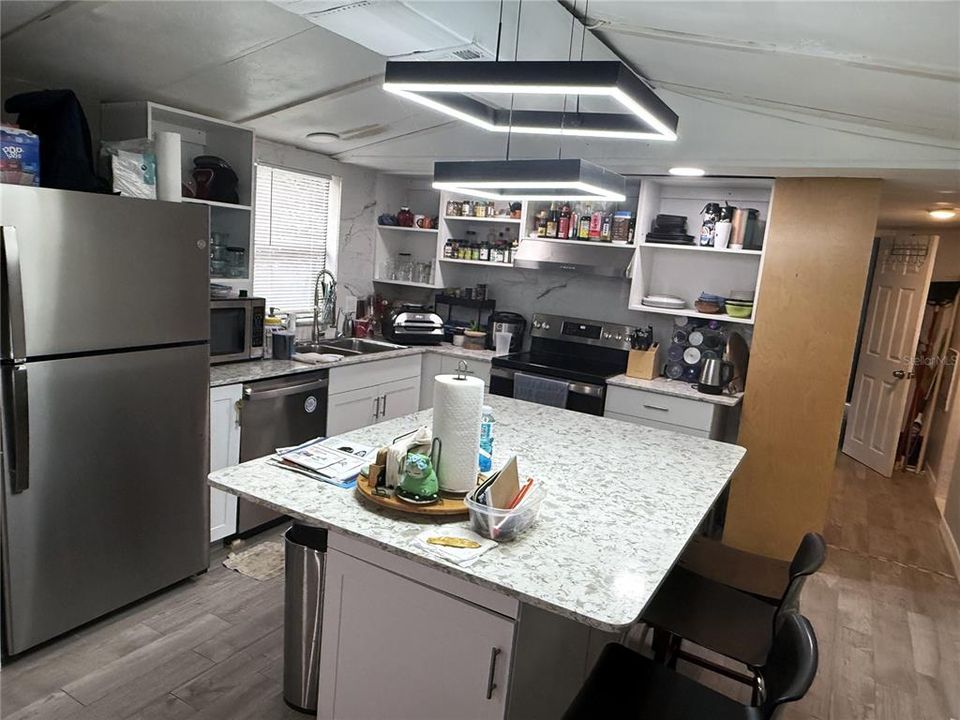 For Rent: $1,400 (2 beds, 2 baths, 720 Square Feet)