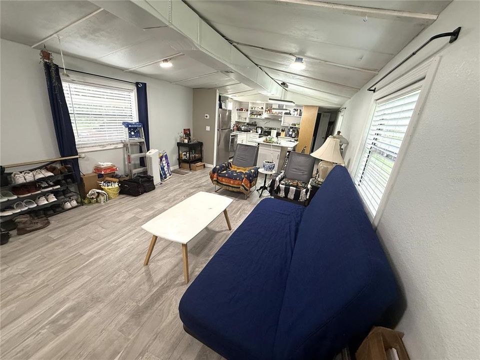 For Rent: $1,400 (2 beds, 2 baths, 720 Square Feet)