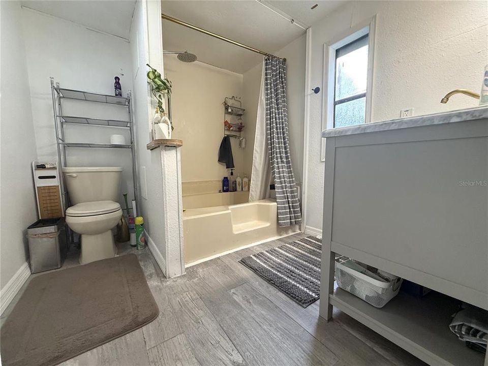 For Rent: $1,400 (2 beds, 2 baths, 720 Square Feet)