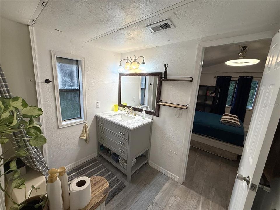For Rent: $1,400 (2 beds, 2 baths, 720 Square Feet)