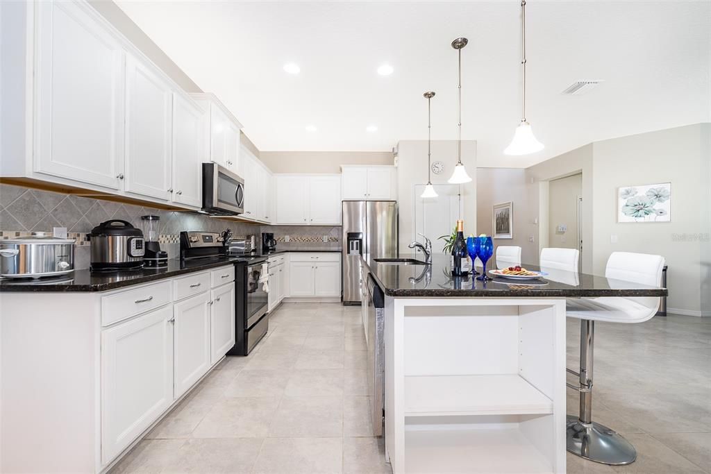 En Venta: $685,000 (8 camas, 6 baños, 4041 Pies cuadrados)
