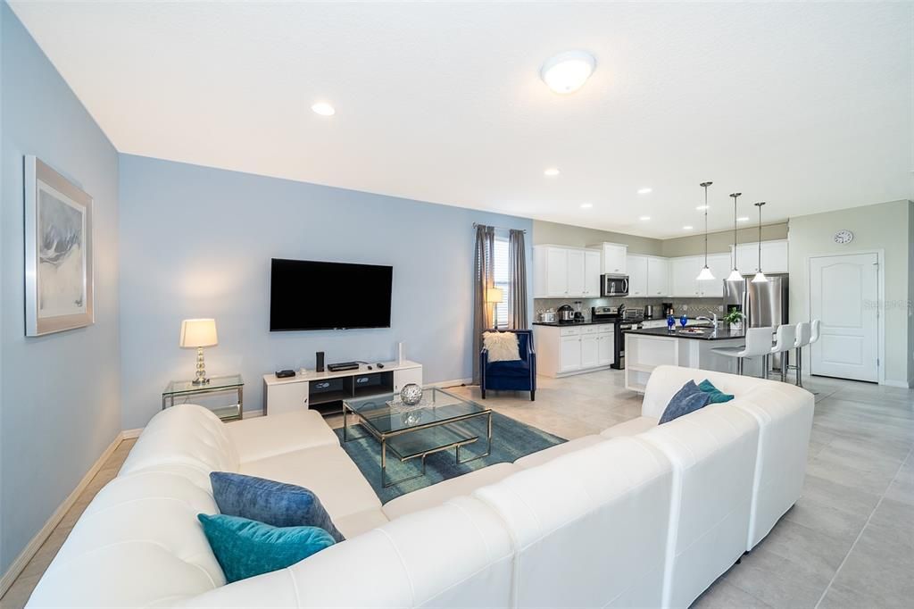 En Venta: $685,000 (8 camas, 6 baños, 4041 Pies cuadrados)