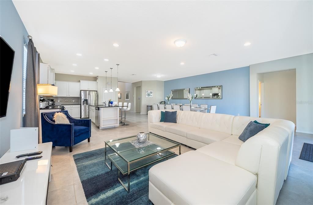 En Venta: $685,000 (8 camas, 6 baños, 4041 Pies cuadrados)