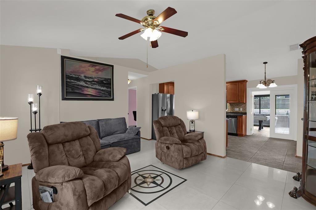 For Sale: $330,000 (3 beds, 2 baths, 1270 Square Feet)