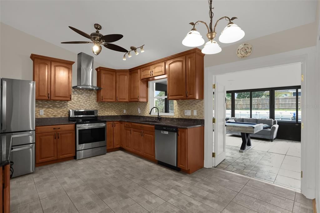 For Sale: $330,000 (3 beds, 2 baths, 1270 Square Feet)