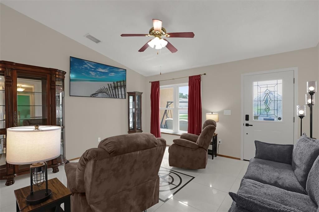 For Sale: $330,000 (3 beds, 2 baths, 1270 Square Feet)