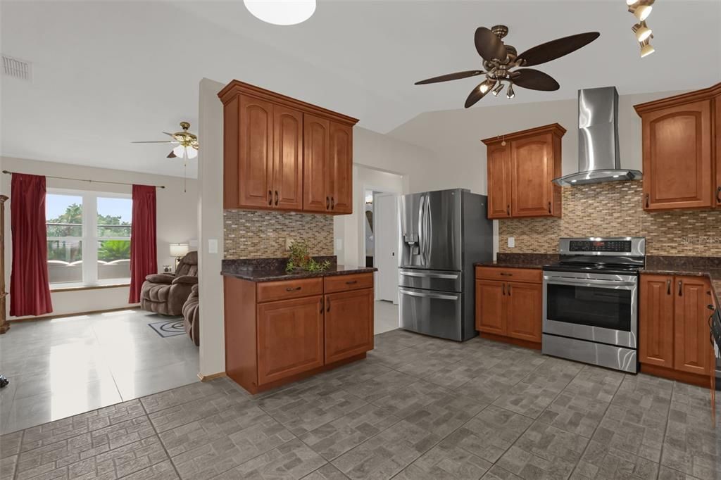For Sale: $330,000 (3 beds, 2 baths, 1270 Square Feet)