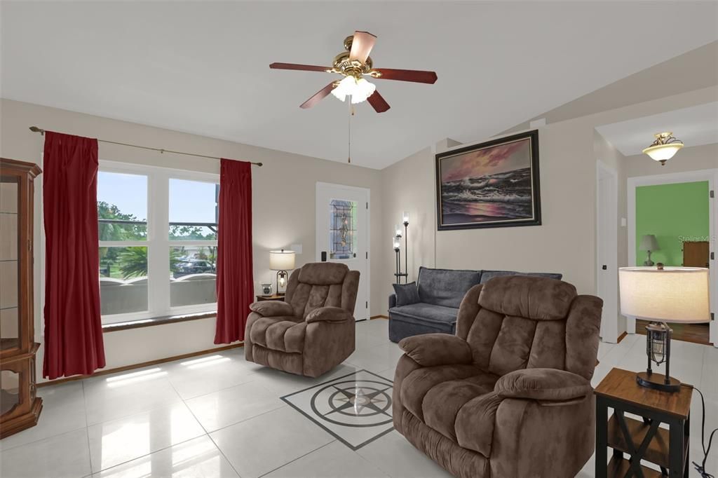 For Sale: $330,000 (3 beds, 2 baths, 1270 Square Feet)