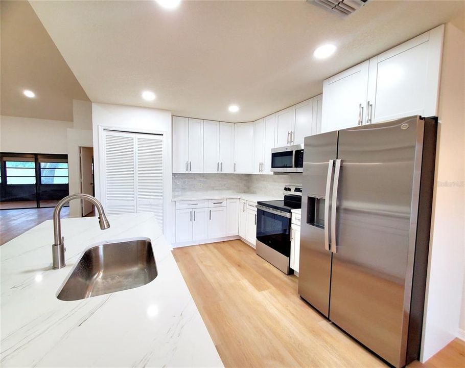 For Sale: $349,900 (3 beds, 2 baths, 1636 Square Feet)