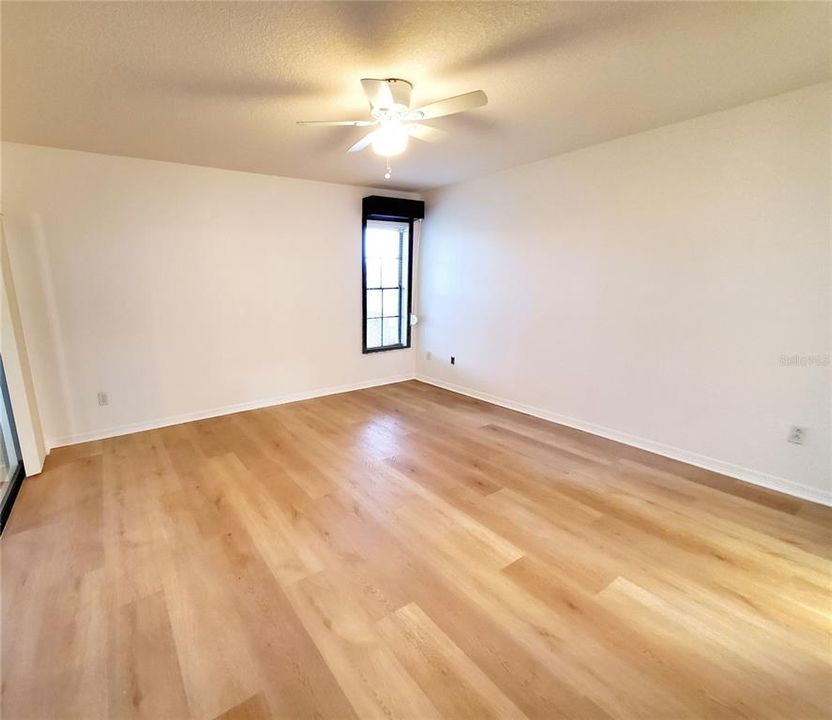 For Sale: $349,900 (3 beds, 2 baths, 1636 Square Feet)