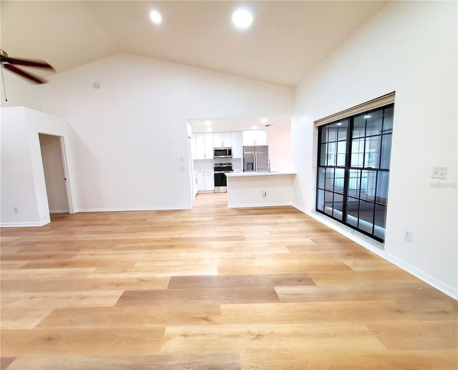 For Sale: $349,900 (3 beds, 2 baths, 1636 Square Feet)