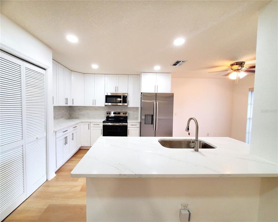 For Sale: $349,900 (3 beds, 2 baths, 1636 Square Feet)