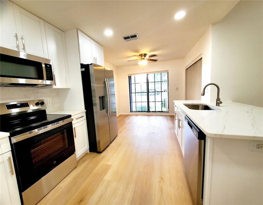For Sale: $349,900 (3 beds, 2 baths, 1636 Square Feet)