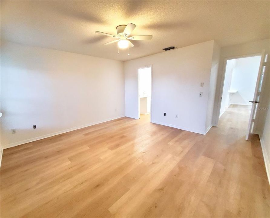 For Sale: $349,900 (3 beds, 2 baths, 1636 Square Feet)