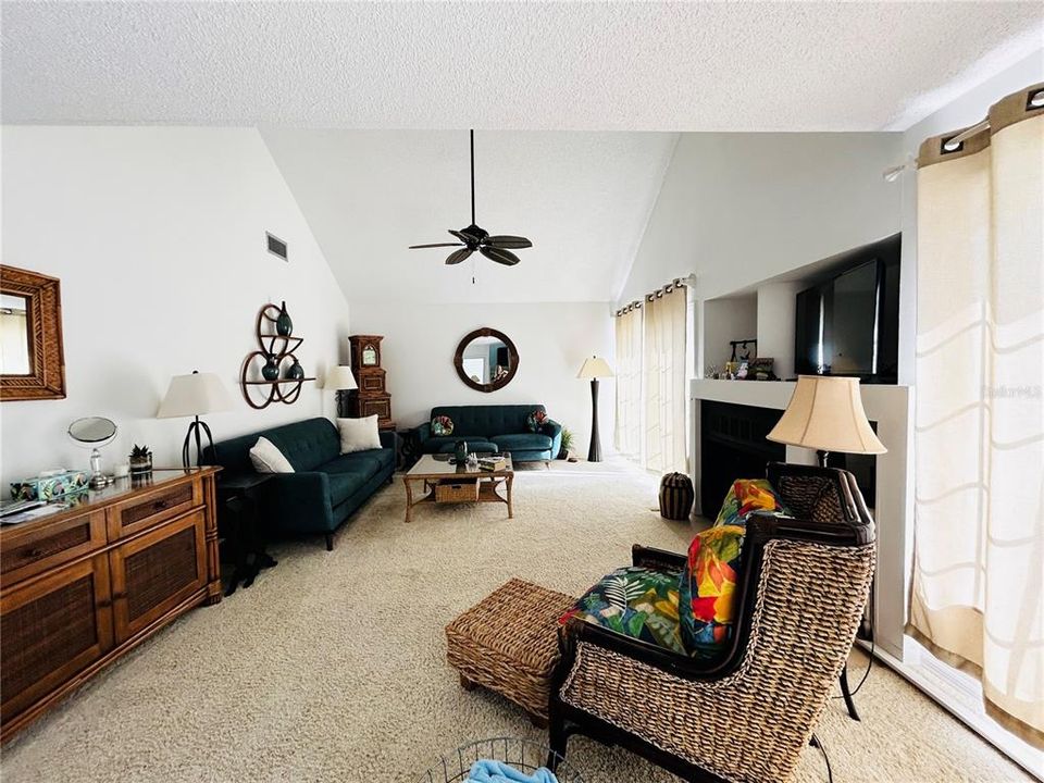 For Sale: $750,000 (3 beds, 3 baths, 2140 Square Feet)