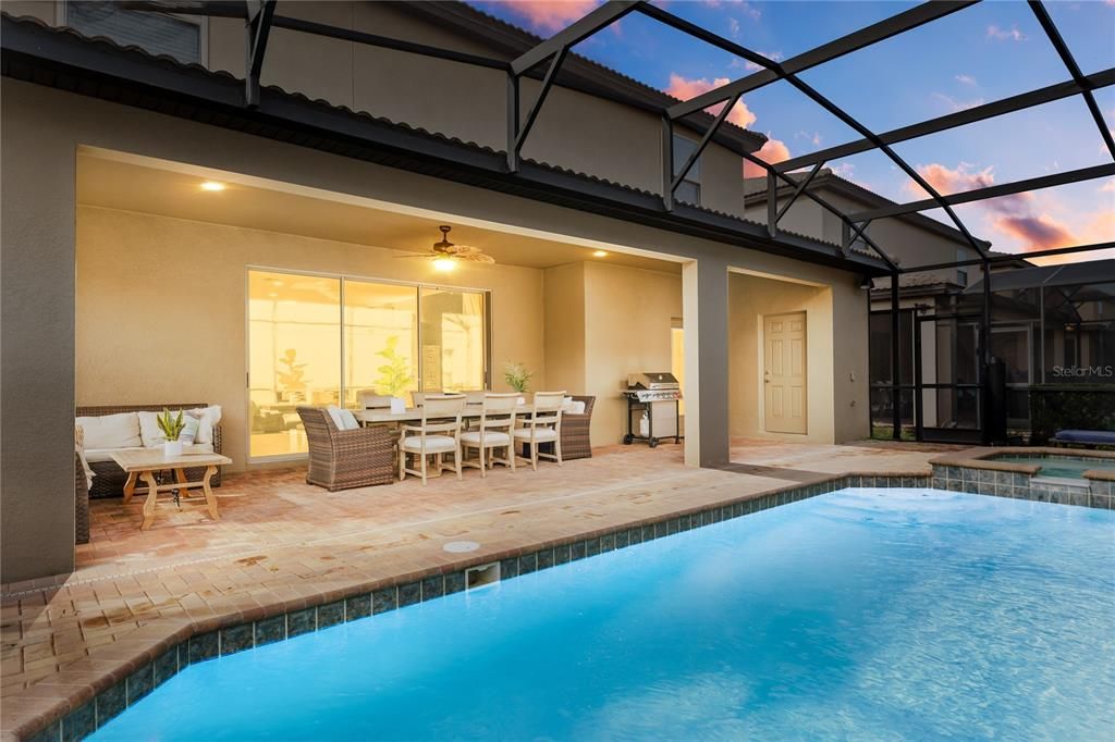 For Sale: $680,000 (8 beds, 6 baths, 4041 Square Feet)