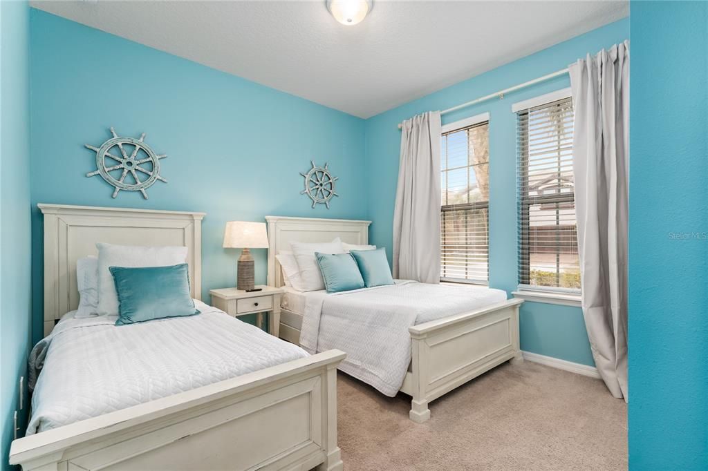For Sale: $680,000 (8 beds, 6 baths, 4041 Square Feet)