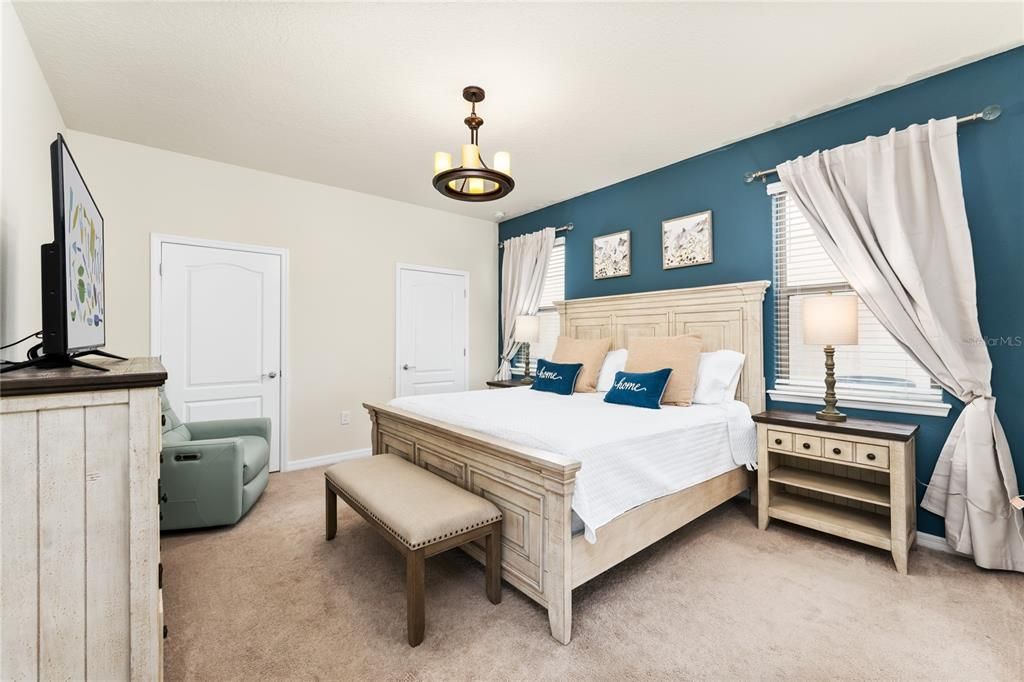 For Sale: $680,000 (8 beds, 6 baths, 4041 Square Feet)