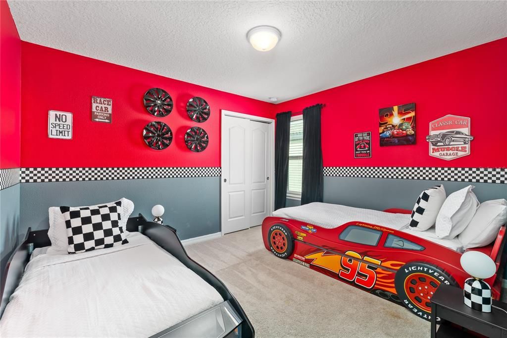 For Sale: $680,000 (8 beds, 6 baths, 4041 Square Feet)