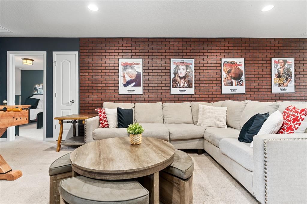 For Sale: $680,000 (8 beds, 6 baths, 4041 Square Feet)