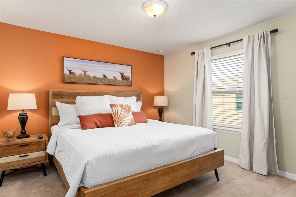 For Sale: $680,000 (8 beds, 6 baths, 4041 Square Feet)