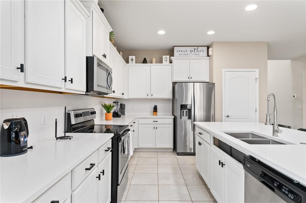 For Sale: $680,000 (8 beds, 6 baths, 4041 Square Feet)