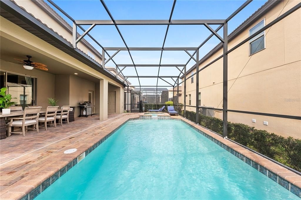 For Sale: $680,000 (8 beds, 6 baths, 4041 Square Feet)
