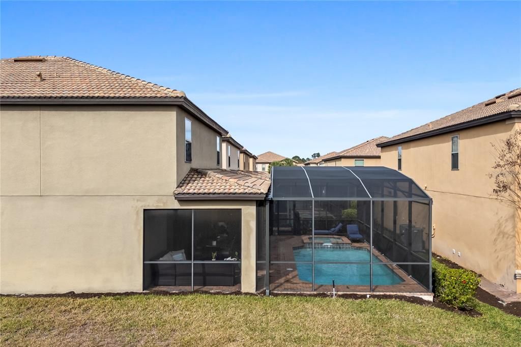 For Sale: $680,000 (8 beds, 6 baths, 4041 Square Feet)