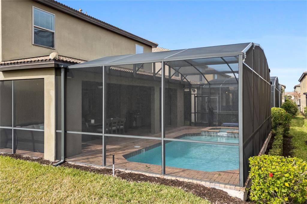 For Sale: $680,000 (8 beds, 6 baths, 4041 Square Feet)