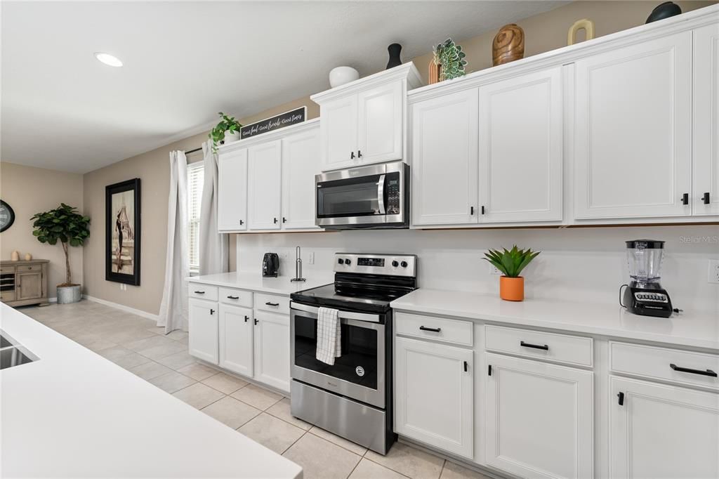 For Sale: $680,000 (8 beds, 6 baths, 4041 Square Feet)