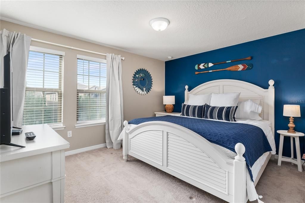 For Sale: $680,000 (8 beds, 6 baths, 4041 Square Feet)