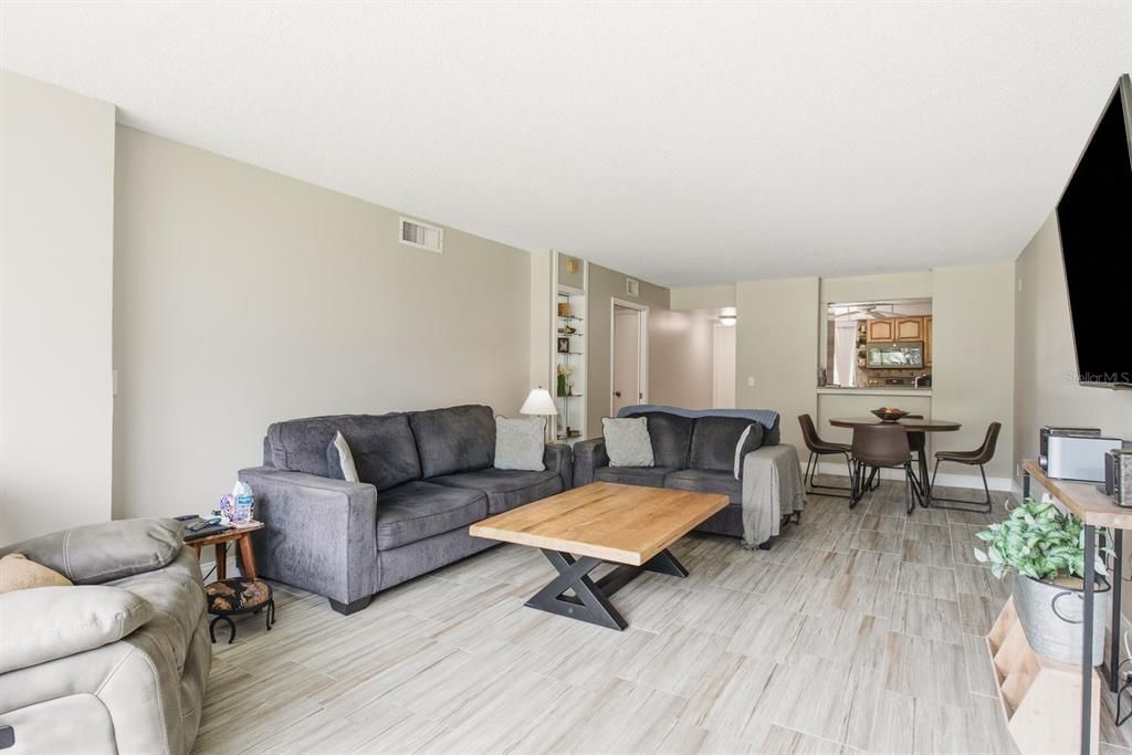 En Venta: $179,000 (2 camas, 2 baños, 1050 Pies cuadrados)