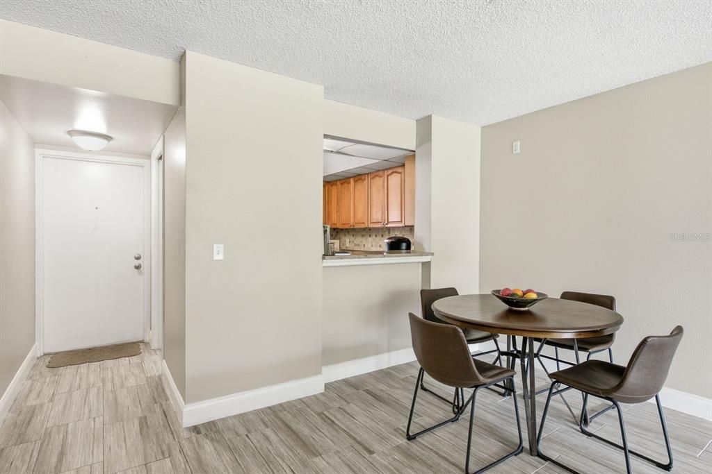 En Venta: $179,000 (2 camas, 2 baños, 1050 Pies cuadrados)
