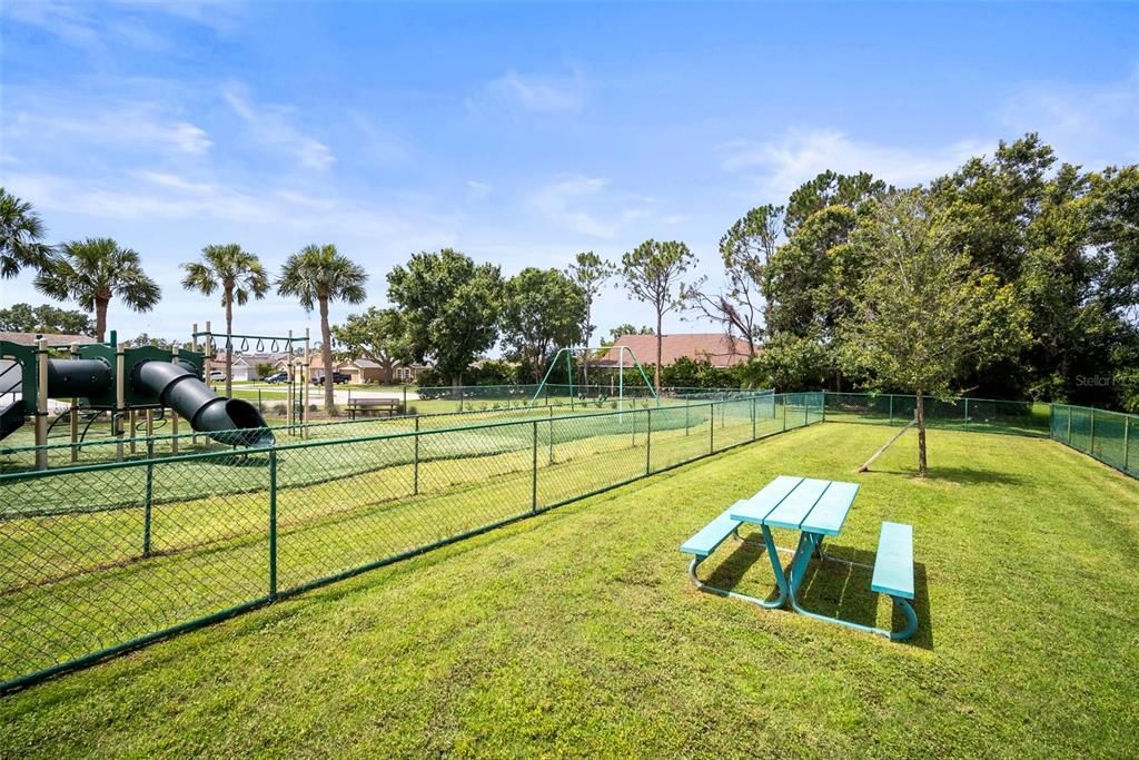 En Venta: $345,000 (4 camas, 2 baños, 1565 Pies cuadrados)