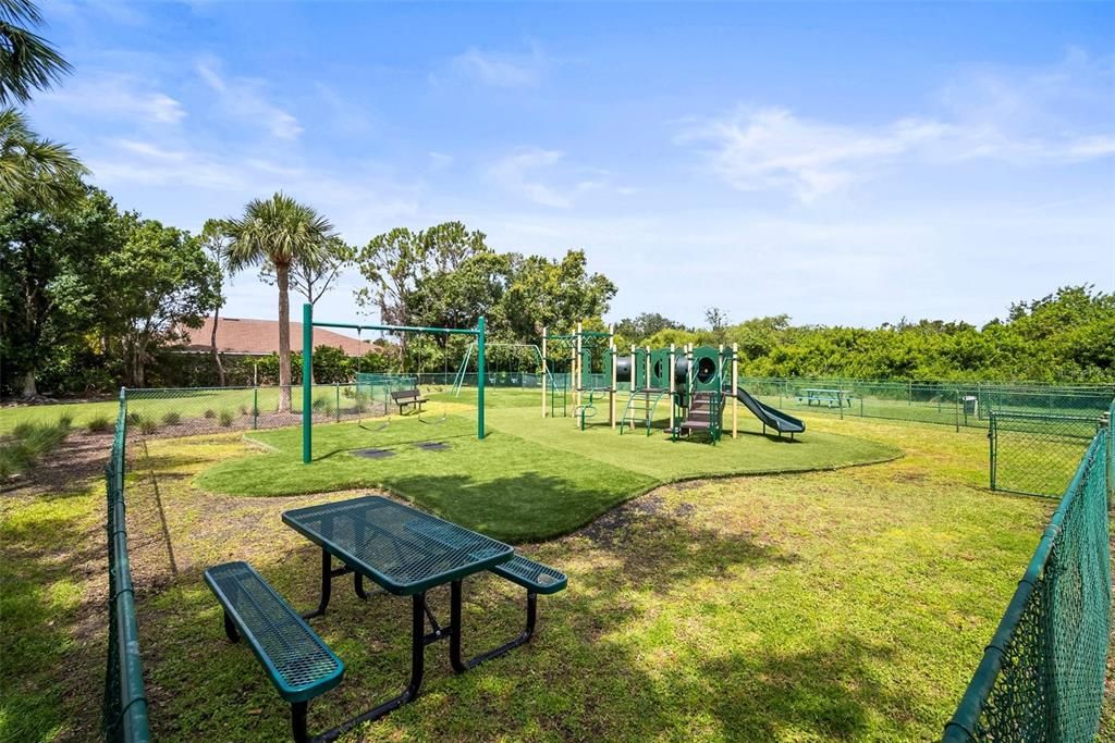 En Venta: $345,000 (4 camas, 2 baños, 1565 Pies cuadrados)