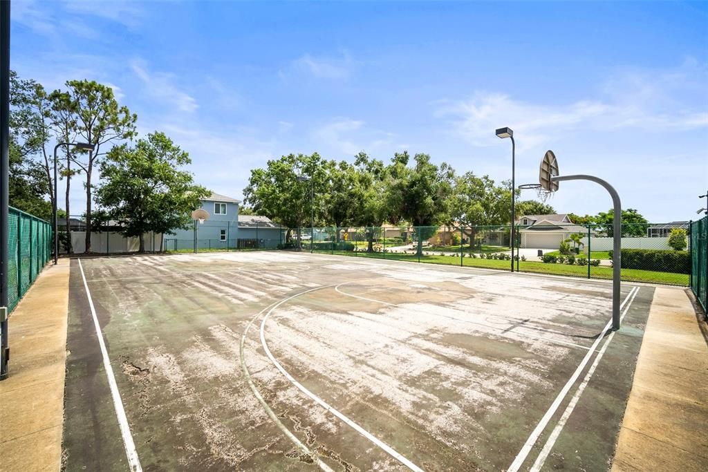 En Venta: $345,000 (4 camas, 2 baños, 1565 Pies cuadrados)