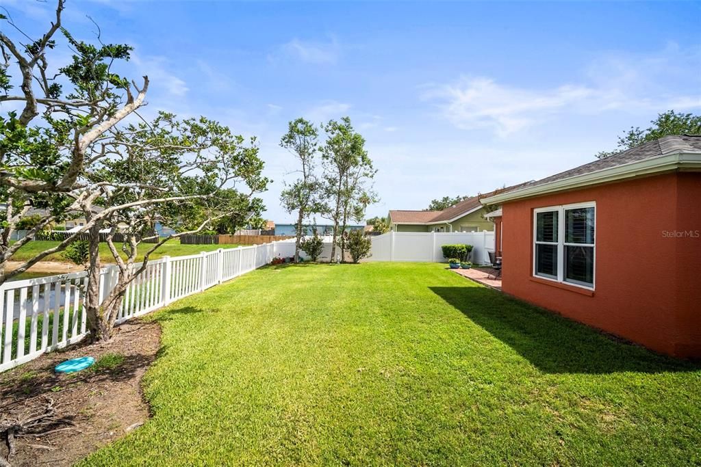 En Venta: $345,000 (4 camas, 2 baños, 1565 Pies cuadrados)