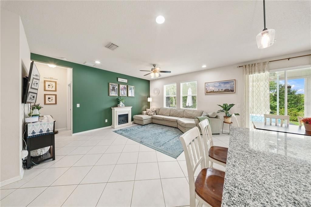 На продажу: $379,999 (3 спален, 2 ванн, 1489 Квадратных фут)