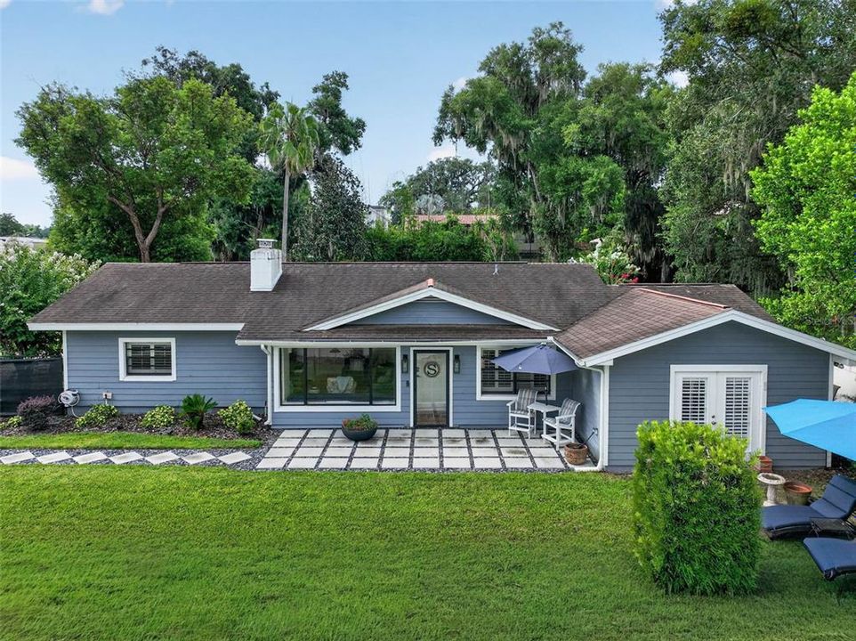 На продажу: $960,000 (0.65 acres)