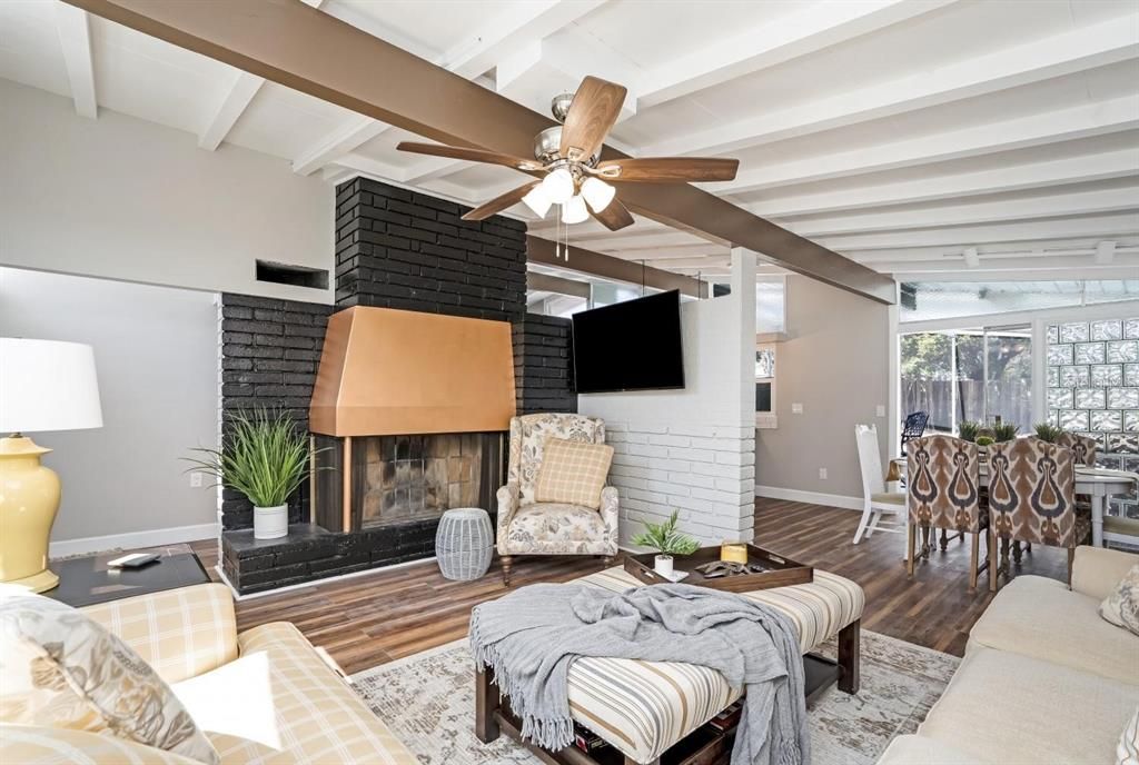 For Sale: $759,000 (5 beds, 3 baths, 2219 Square Feet)