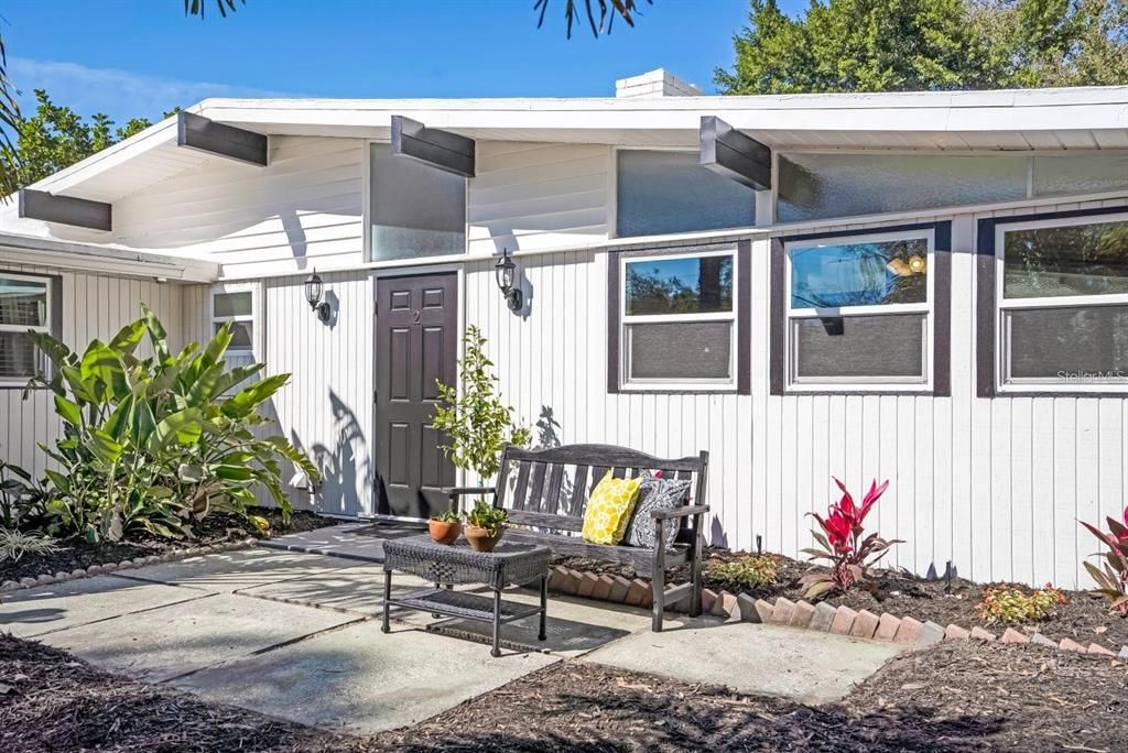 For Sale: $759,000 (5 beds, 3 baths, 2219 Square Feet)