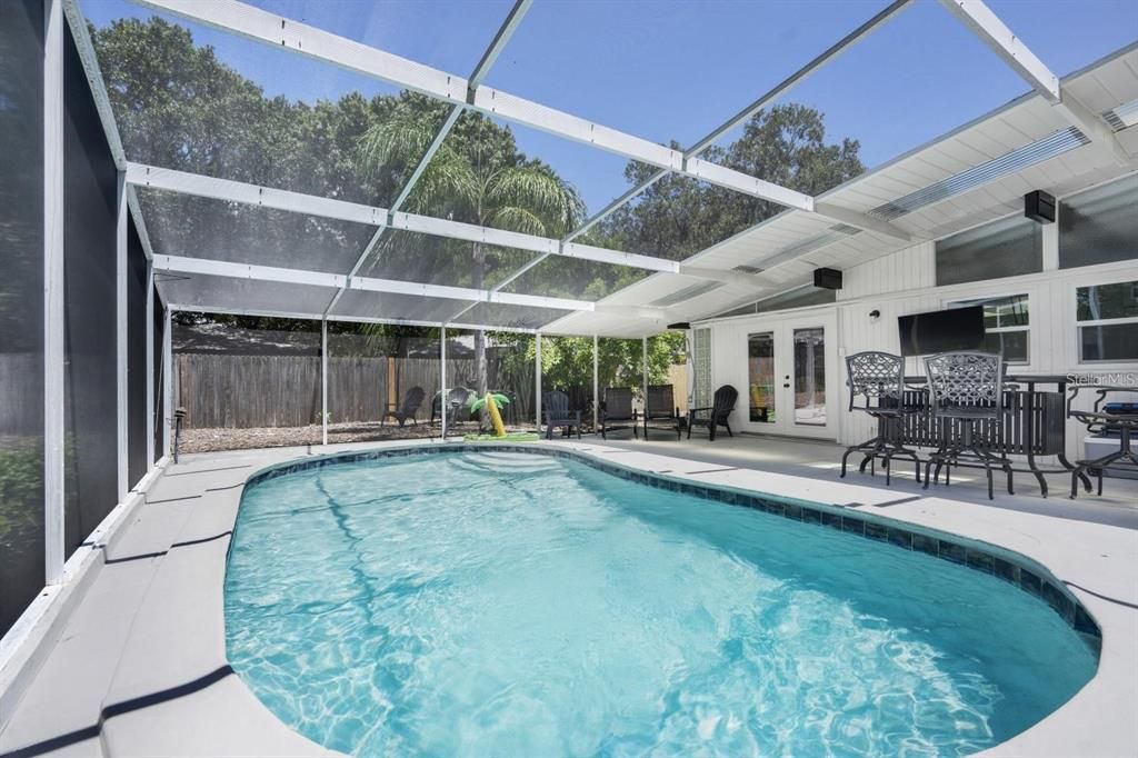 For Sale: $759,000 (5 beds, 3 baths, 2219 Square Feet)
