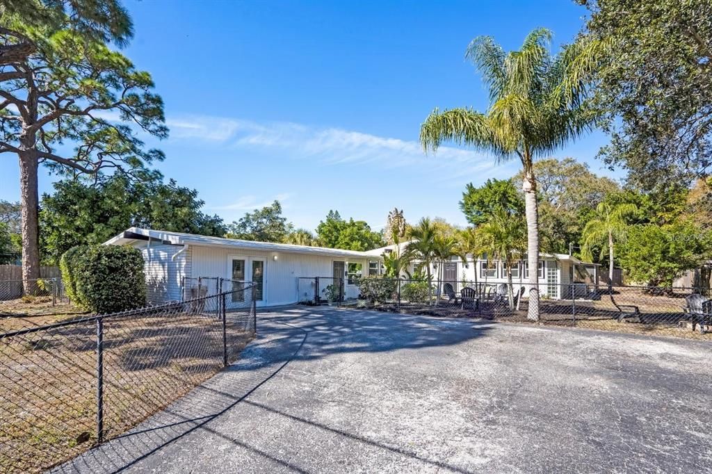 For Sale: $759,000 (5 beds, 3 baths, 2219 Square Feet)
