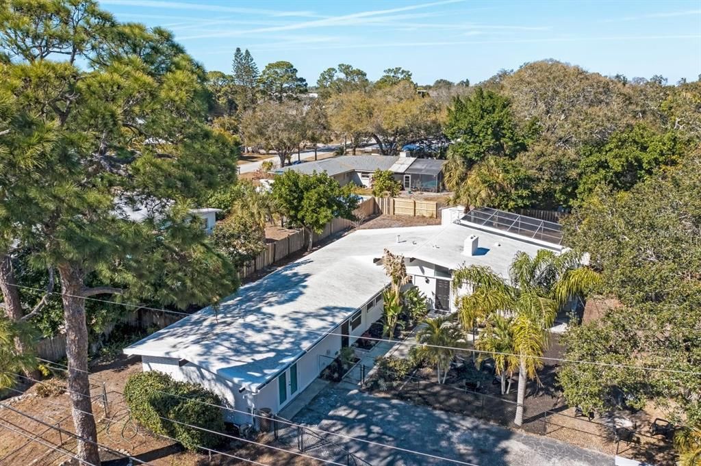 For Sale: $759,000 (5 beds, 3 baths, 2219 Square Feet)