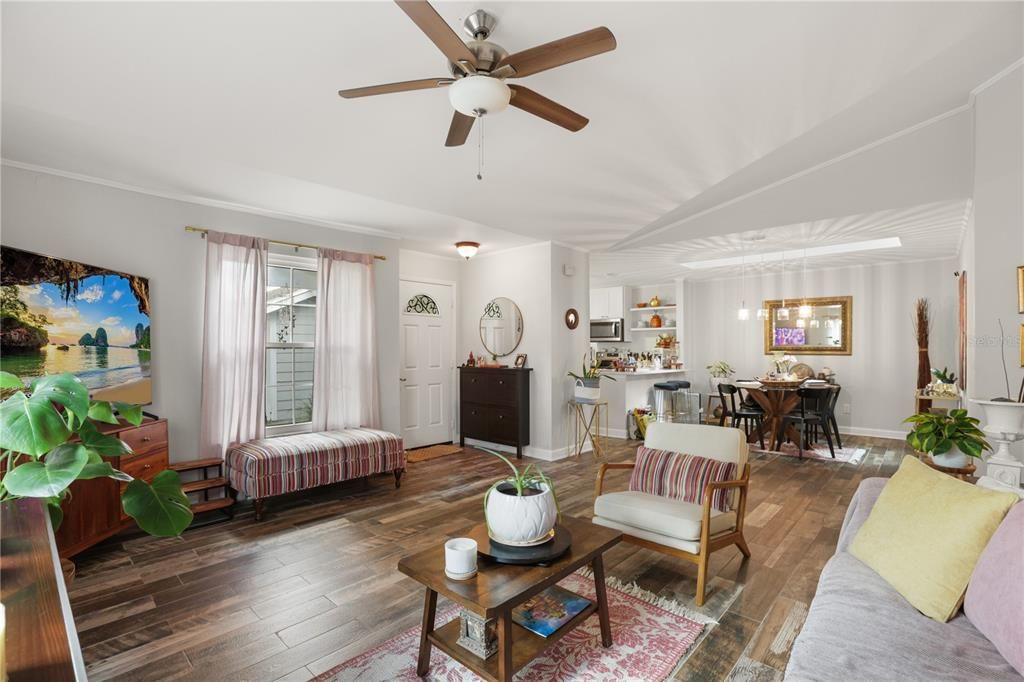 For Sale: $360,000 (3 beds, 2 baths, 1351 Square Feet)